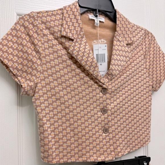 XS Dusty Pink/Daisy Two-Piece Cropped Shirt & Skirt Set - Picture 3 of 5